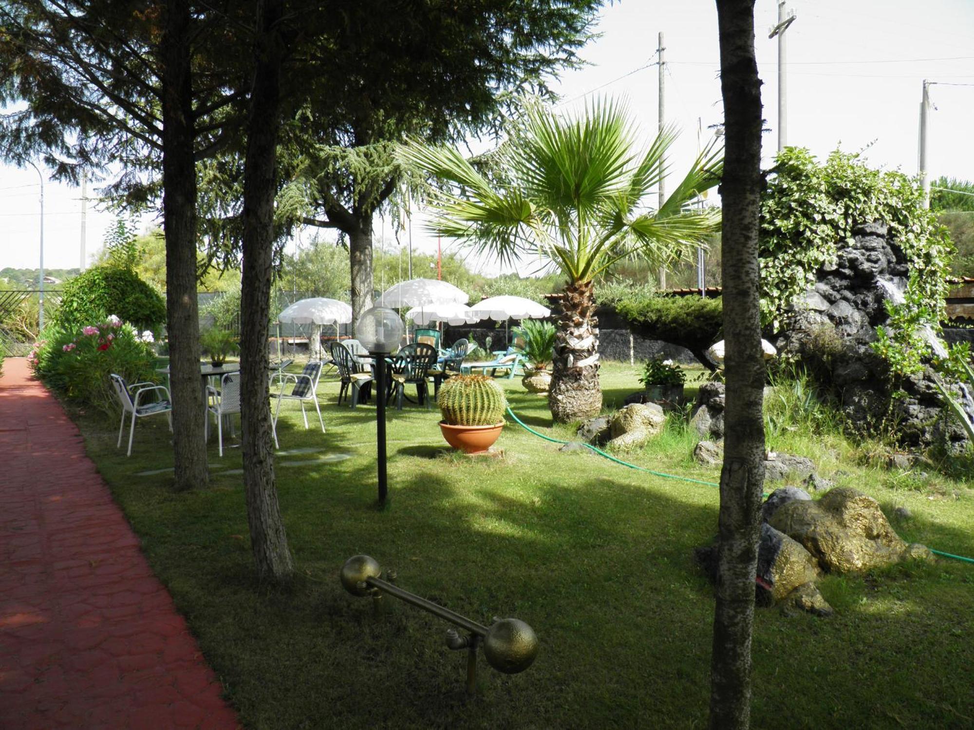Parco Delle Tre Fontane Bed & Breakfast Nicolosi Exterior photo
