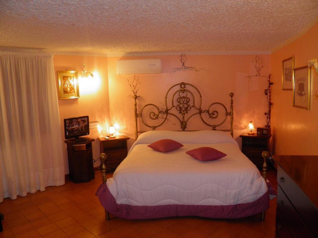 Parco Delle Tre Fontane Bed & Breakfast Nicolosi Room photo